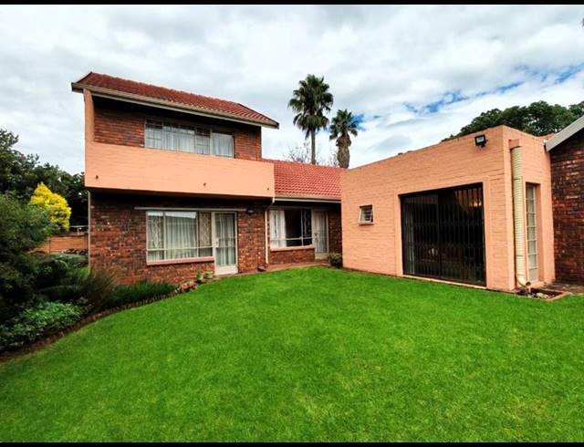 5 BEDROOM HOUSE FOR SALE IN ROOIHUISKRAAL
